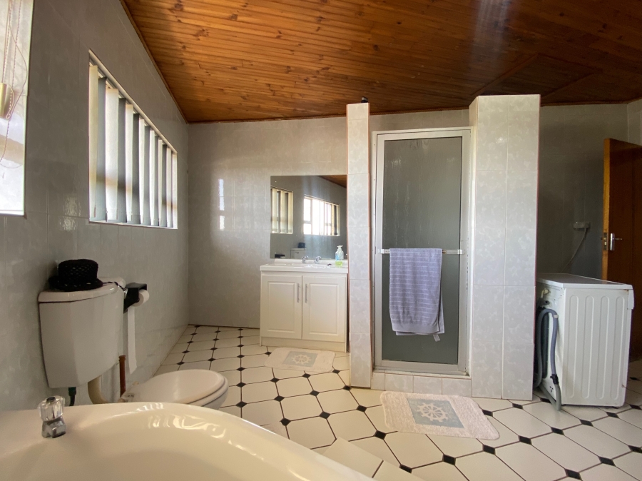 5 Bedroom Property for Sale in Cintsa East Eastern Cape